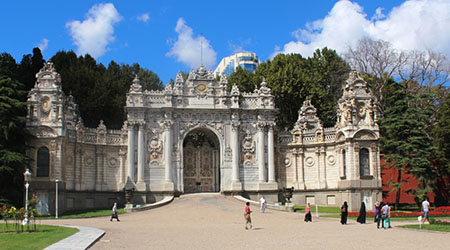 Dolmabahce Palace and Bosphorus Boat Tour